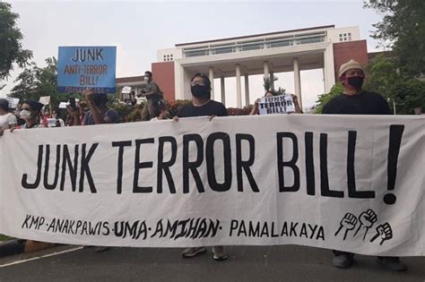 Mga Grupo Nag Rally Sa Qc Para Kondenahin Ang Anti Terror Bill Abs