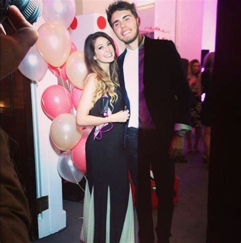 Zoe Sugg and Alfie Deyes | Zoella beauty, Zoe sugg, Youtubers