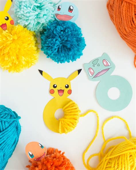 Så Gör Du Egna Pokémons Som Pompoms Pokemon Craft Pokemon Birthday