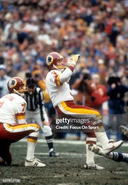 Washington Redskins Mark Moseley Photos and Premium High Res Pictures ...