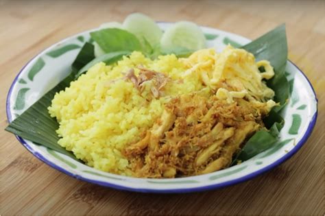 Resep Nasi Kuning Rice Cooker Ayam Suwir Serundeng Ala Chef Devina