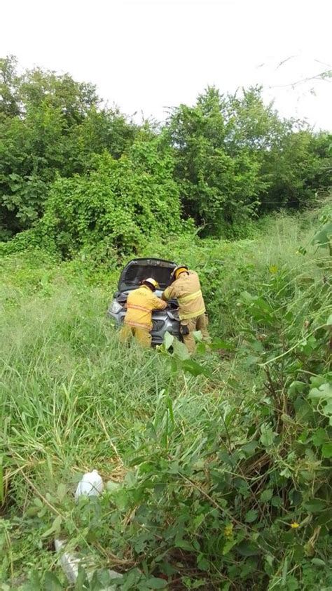 Vuelca Taxista Tras Perder El Control En La Carretera Federal 15 El