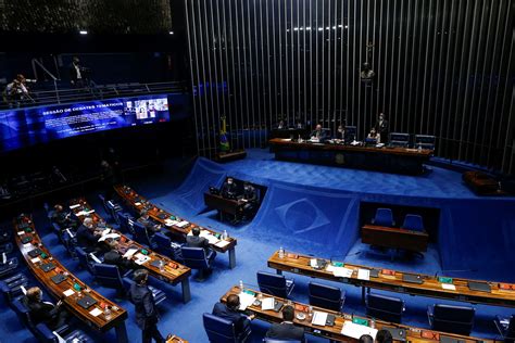 Senado adia votação de projeto de lei que trata de taxa das blusinhas