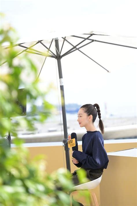 戛纳电影节对话《燃冬》主演周冬雨侧拍戛纳电影节周冬雨燃冬新浪新闻