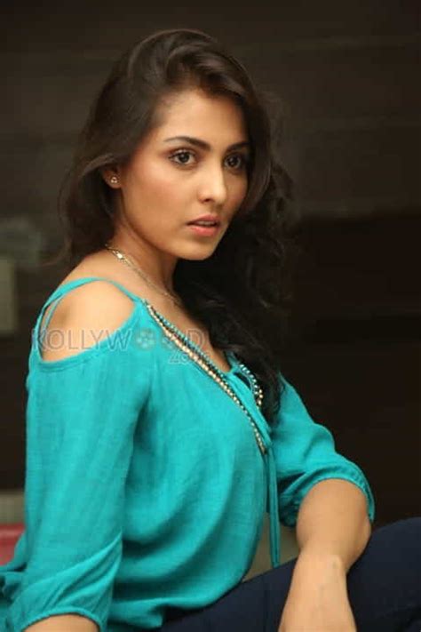 Beautiful Sexy Actress Madhu Shalini Photos 29 147324 Kollywood Zone