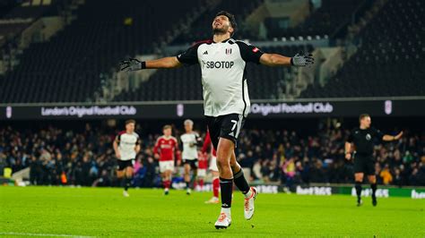 Raúl Jiménez marca doblete en la victoria del Fulham