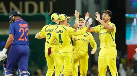 India Vs Australia 3rd Odi Zampa Scalps Four As Australia Beat India By 21 Runs Win Series 2 1