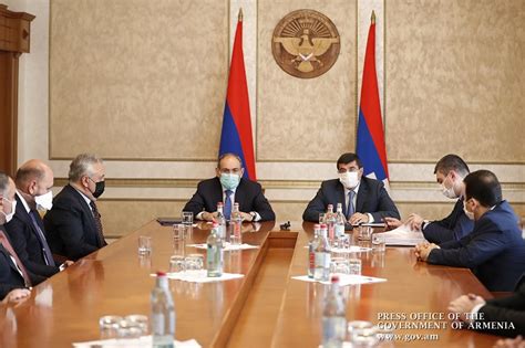 Nikol Pashinyan Arayik Haroutunyan Discuss Economic Development And