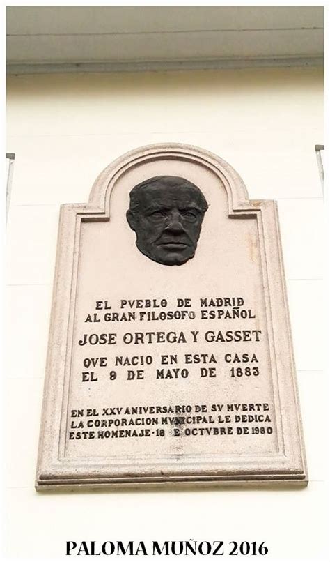 A Plaque On The Side Of A Building That Reads El Revela De Madrid Jose