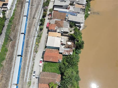 Pessoa é resgatada do Rio Itapecerica em ação conjunta dos órgãos se