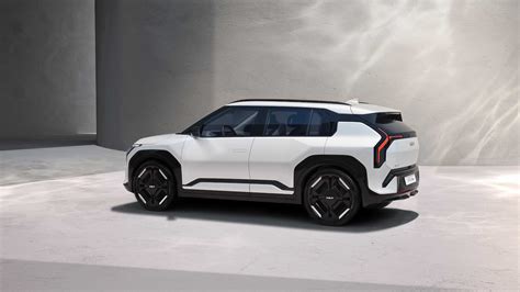 KIA EV3 un SUV 100 électrique présenté au Mondial de l Auto 2024