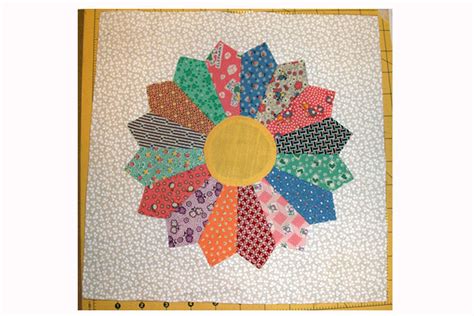 Easy Dresden Plate Quilt Block Pattern