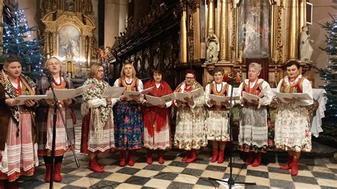 Koncert Kol D W Wykonaniu Ch Ru I Zespo U Folklorystycznego W