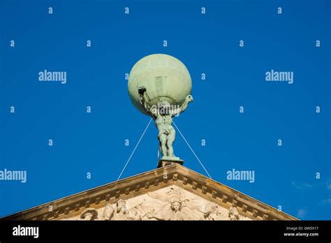 Atlas Carrying World Hi Res Stock Photography And Images Alamy