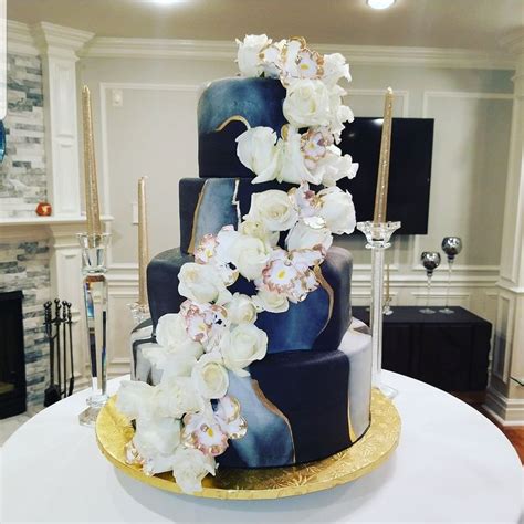 Calumet Bakery Marbled Fondant Wedding Cake With Gold Gold Wedding