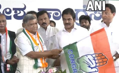 Former Karnataka CM Jagadish Shettar joins Congress in Bengaluru