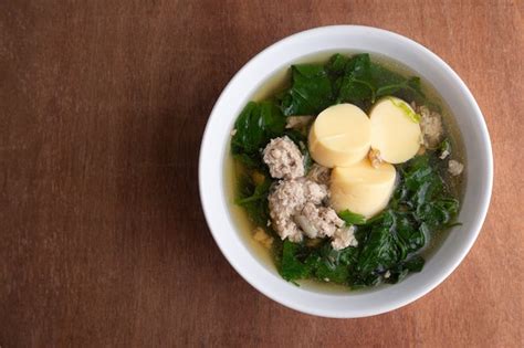 Sopa triturada fervida da carne de porco e do tofu cabaça na bacia