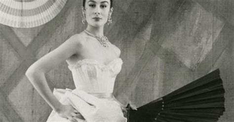 Le palais Galliera dévoile sa lingerie L Express