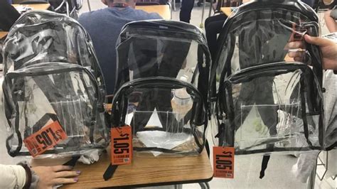 Mochilas Transparentes Para Combatir Las Armas En Los Institutos De