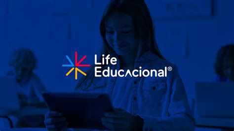 Life Educacional Identidade Visual Black Magenta