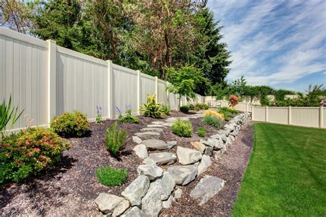 19 Spectacular DIY Backyard Fence Ideas to Transform Your Outdoor Space!