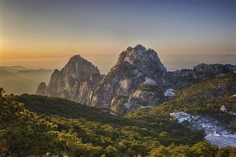 10 Famous Mountains in China That Are Very Beautiful | ChinaPlanning