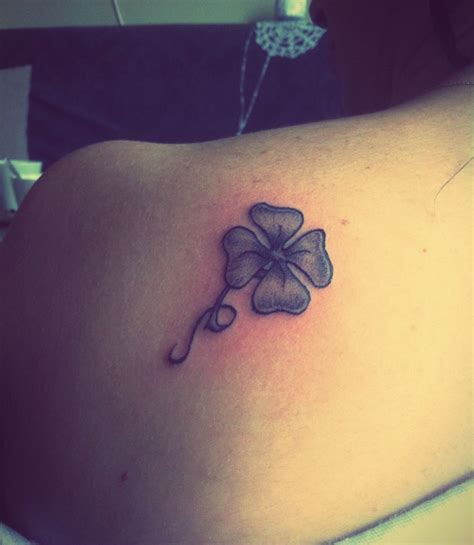 Clover tattoo | Clover tattoos, Tattoos, Sister tattoos