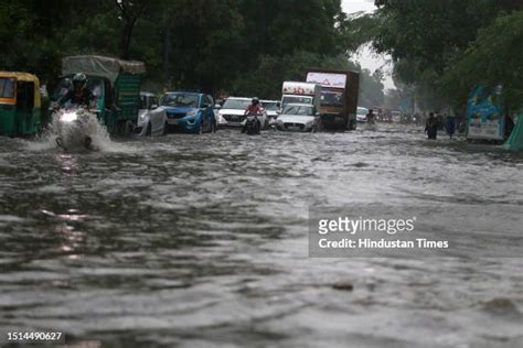 Heavy Monsoon Rain In Delhi Ncr Photos Et Images De Collection Getty