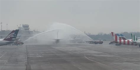 Oe Lpl Austrian Airlines Erster Dreamliner Bekommt In D Sseldorf