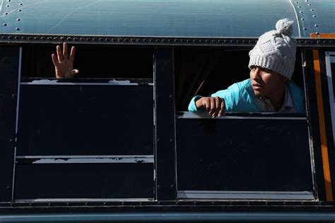 El cruce masivo de migrantes hacia Estados Unidos en imágenes Fotos