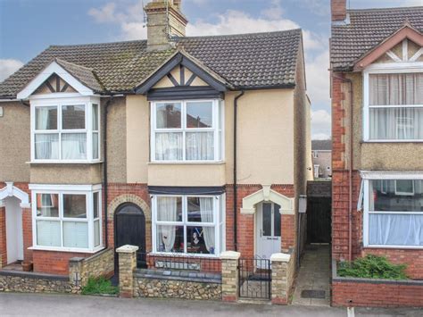 3 Bed Semi Detached House For Sale In Hockliffe Road Leighton Buzzard