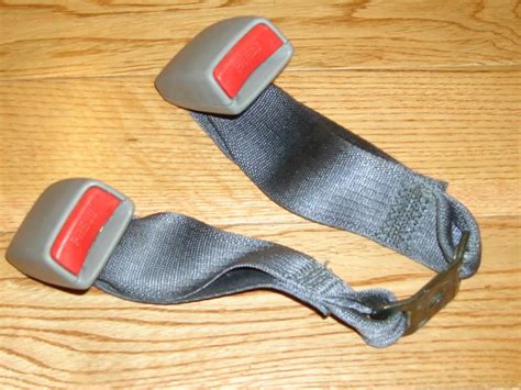 Sell Toyota Corolla Seat Belt Center W Clip Buckle Rear Passenger