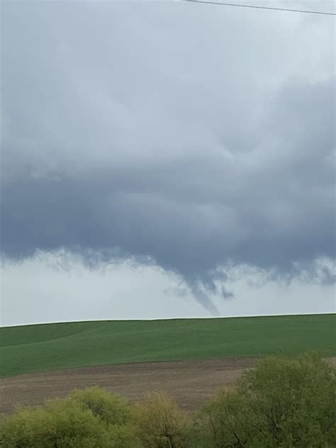 Tornado outside Pullman Washington : r/weather