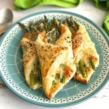 Asparagus Puff Pastry Bundles - Quiche My Grits