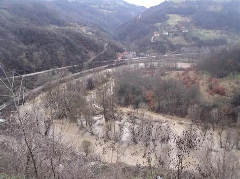 Pogledajte Buji Ne Poplave Ru Ile Mostove I Drve E Na Jugu Srbije Blic