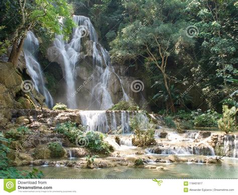 Kuang Si Waterfall En El Prabang De Luang Laos Imagen De Archivo