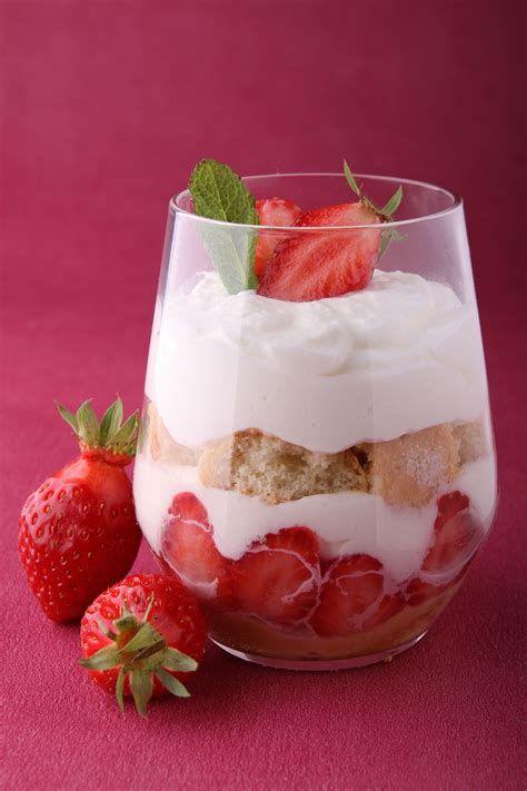 Verrine façon charlotte aux Fraises Une recette toute simple qui fera