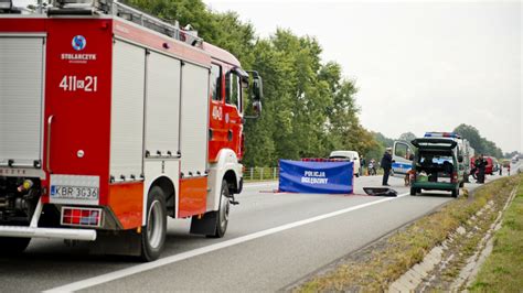 Wypadek w Mikołowie Policja szuka kierowcy który śmiertelnie potrącił