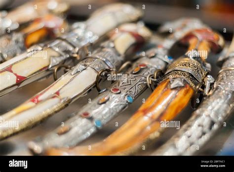 Daggers Hi Res Stock Photography And Images Alamy