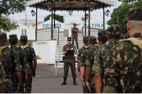 Regimento Deodoro Realiza Concurso De Ordem Unida Armado