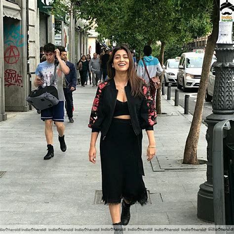 Shriya Saran Hot Sizzling Photo Stills