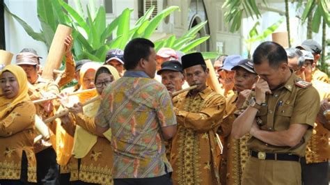 InfoPublik Musik Bambu Sambut Tim Penilai Kabupaten Sehat Di Enrekang