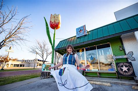 Maxie The World S Largest Goose In Sumner Missouri