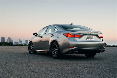 2016 Lexus ES 350 ES 300h Updated With New Look Safety Features