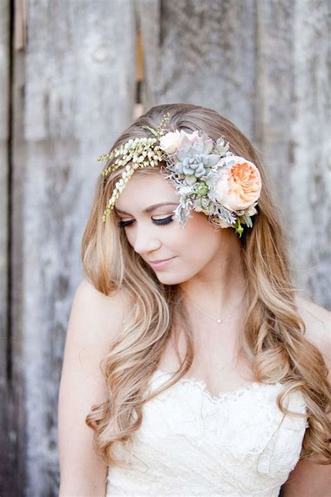 Tips And Ideas For Wearing Fresh Flowers In Your Hair For Your Wedding