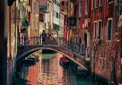 Tourist Groups Of 25 People In Venice Venice Insider Guide