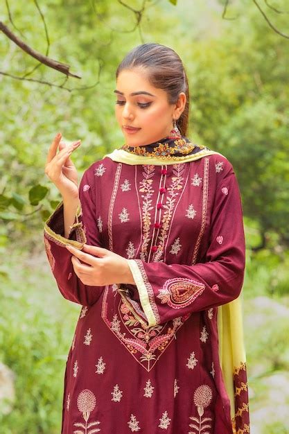 Premium Photo Hot Shy Girl Portrait Wearing Traditional Maroon Desi