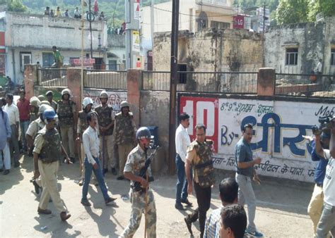 Curfew In Gwalior And Khargone ग्वालियर और खरगोन में दो पक्षों के बीच तनाव के बाद कर्फ्यू