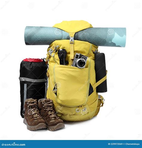 Conjunto De Equipos De Camping Para Turistas Sobre Fondo Blanco Imagen