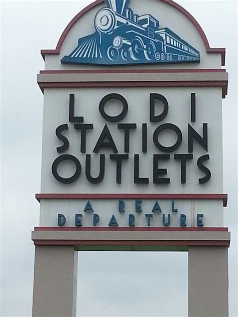 Lodi Station Outlets, 9911 Avon Lake Rd, Burbank, OH, Shopping Centers ...